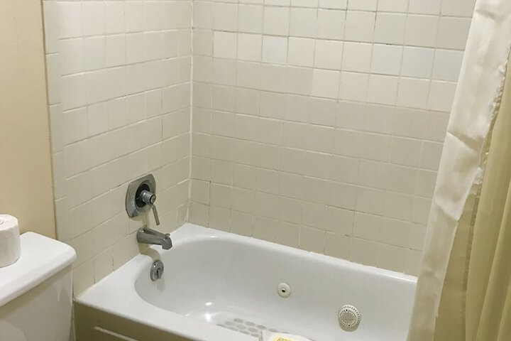 Room 9 of 30