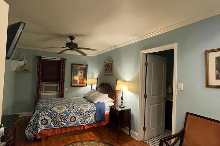 Room 19 of 100