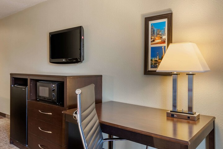 Room 14 of 32