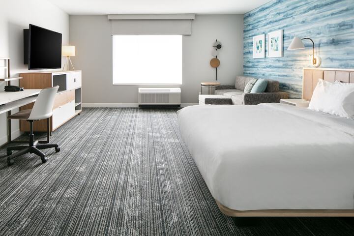 Room 27 of 32