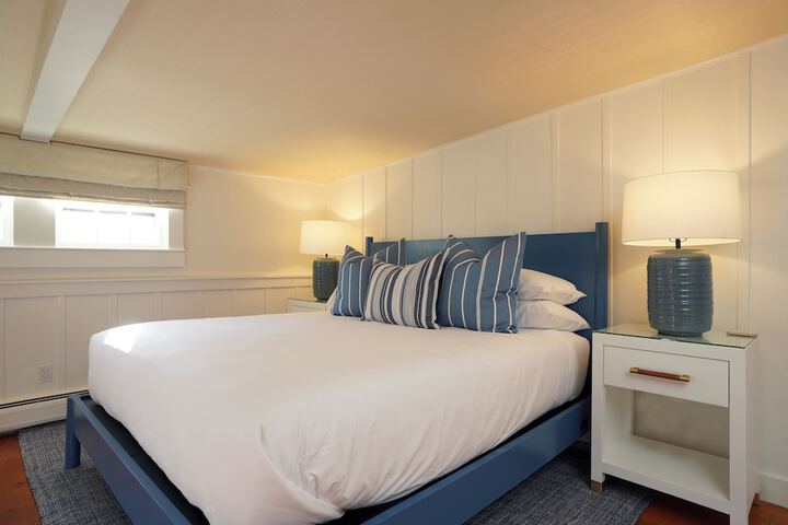 76 Main Ink Press Hotel