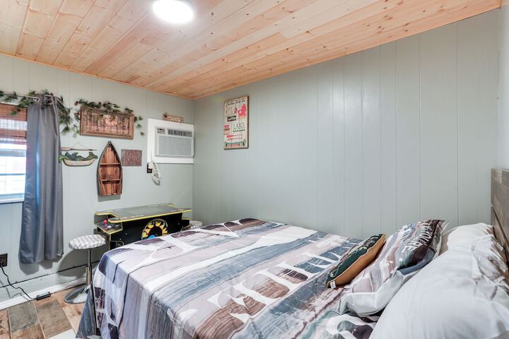 Kingston Cabin Rental: Walk to Lake Texoma Beaches