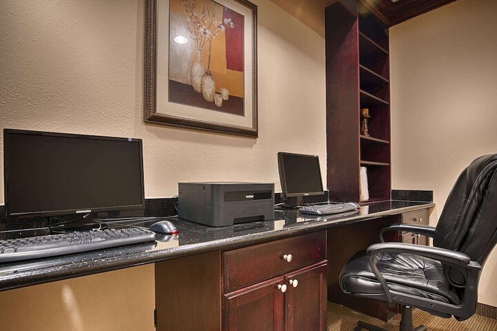 Business Center 17 of 17