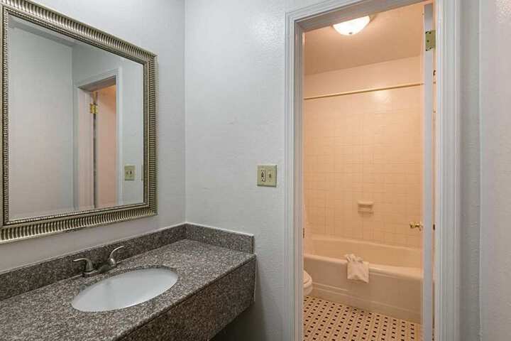 Room 9 of 11