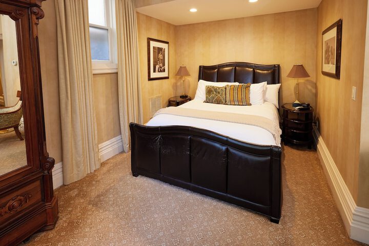 Room 3 of 37