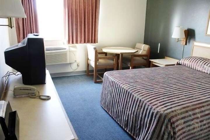 Room 14 of 22