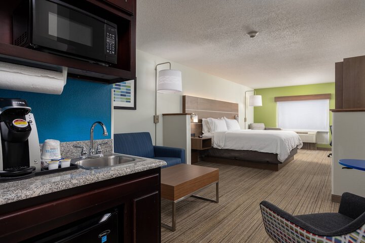 Holiday Inn Express & Suites Carrollton by IHG