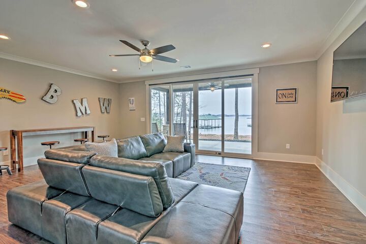 Lake Keowee Home With Balcony & Boat Dock!