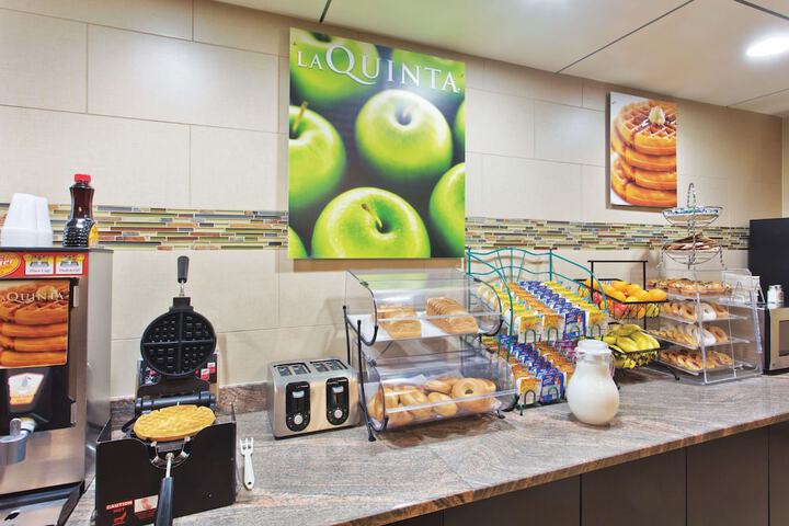 La Quinta Inn & Suites by Wyndham Columbus - Grove City