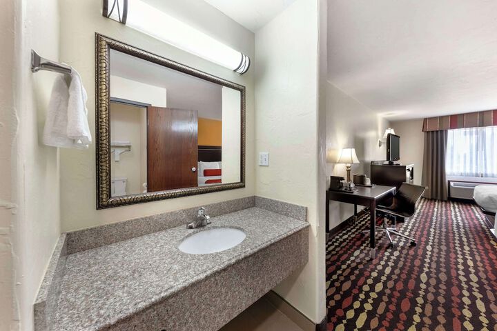 Room 14 of 28