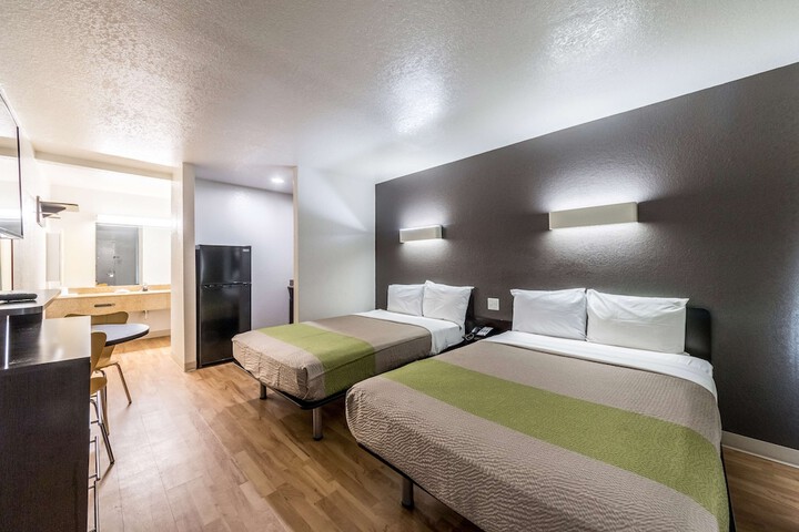 Room 32 of 36