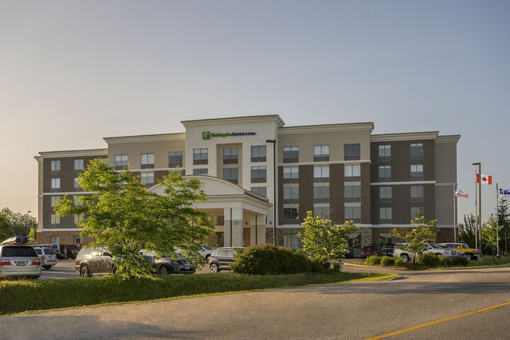 Hotel 2 of 102