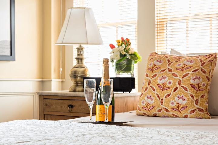 Brass Key Guesthouse - Adults Only