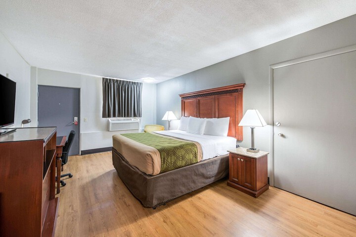 Room 13 of 16
