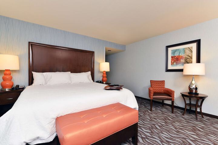 Hampton Inn Corning / Painted Post