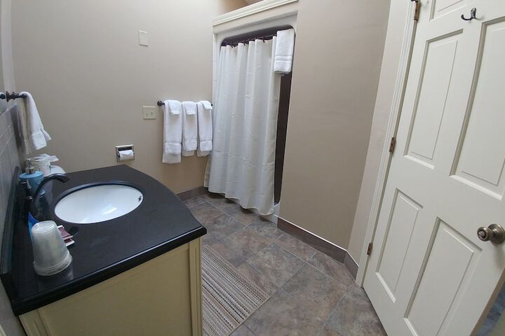 Room 80 of 128