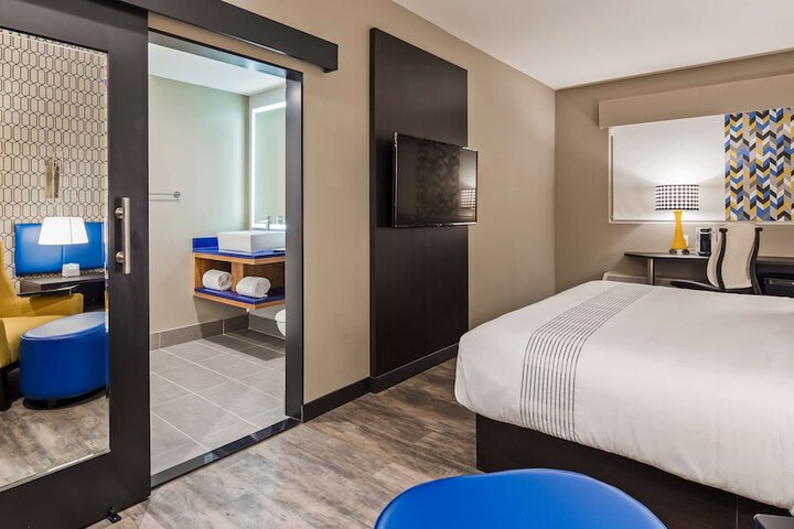 Room 12 of 25