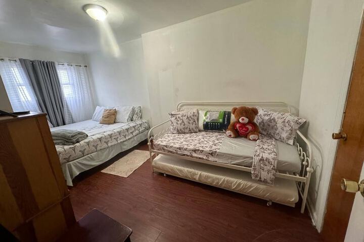 Huge 3 Bedrooms Apt 15 Minutes to NY City