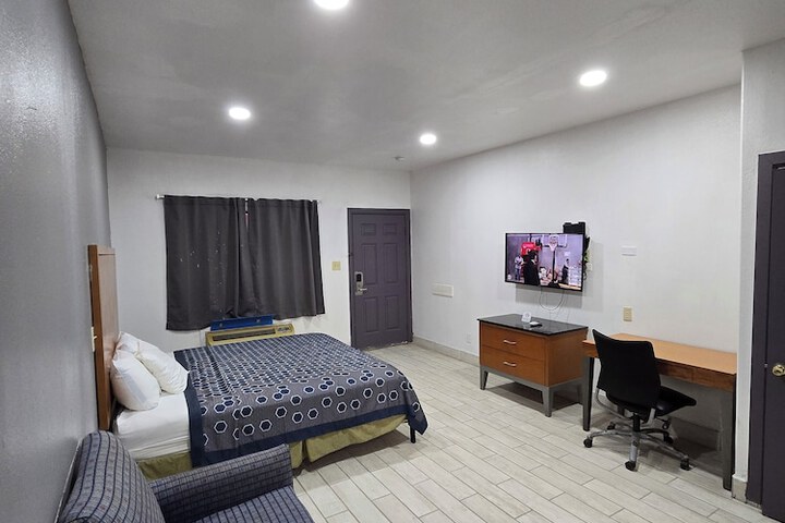 Room 28 of 53