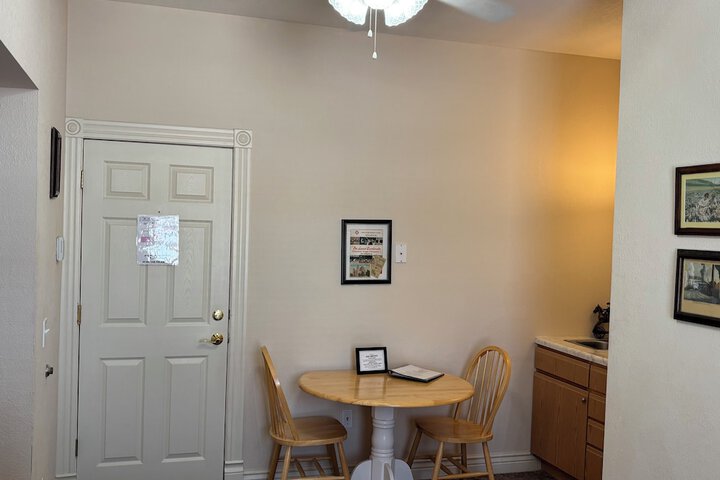 Hermann Crown Suites