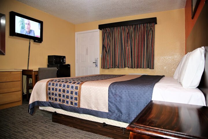 Room 6 of 32