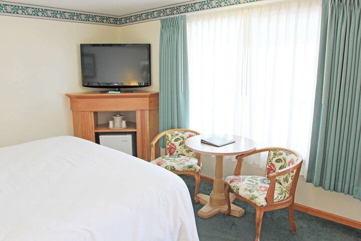 Room 108 of 142