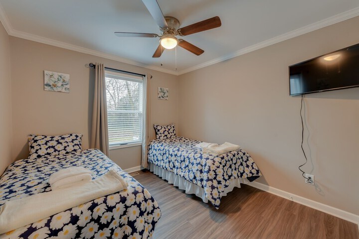 Family-friendly Home w / Deck Near Colonial Beach!