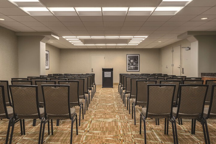 Hampton Inn New York - LaGuardia Airport
