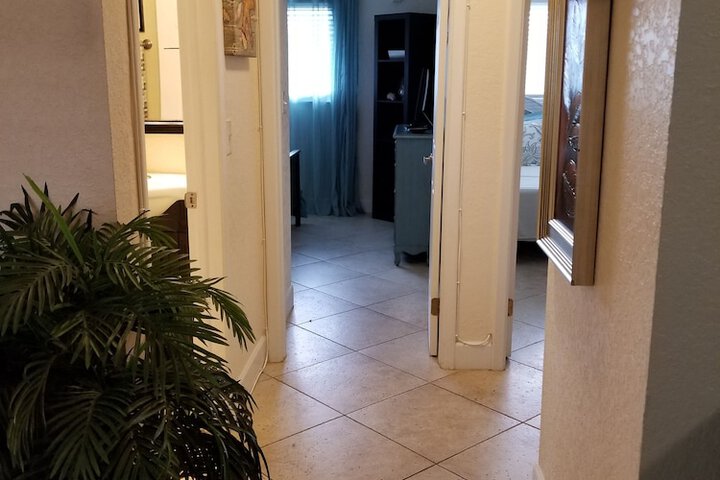 Room 22 of 34