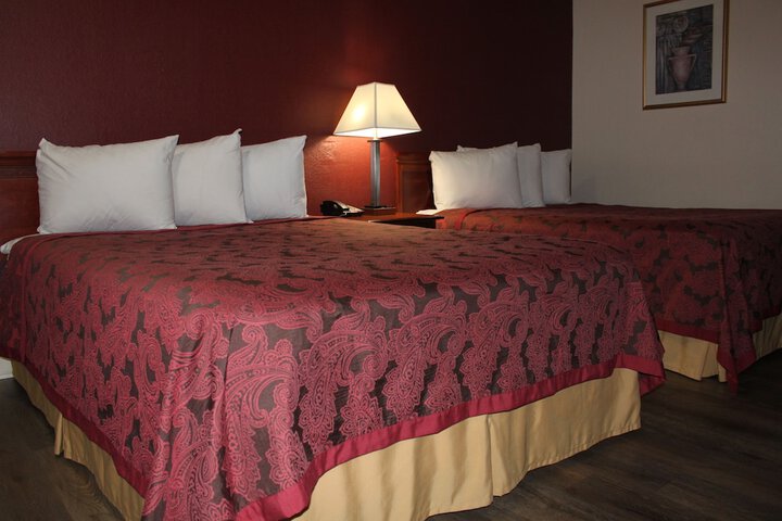 Room 10 of 25