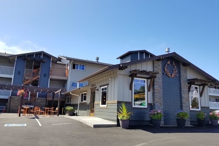 The Coho Oceanfront Lodge
