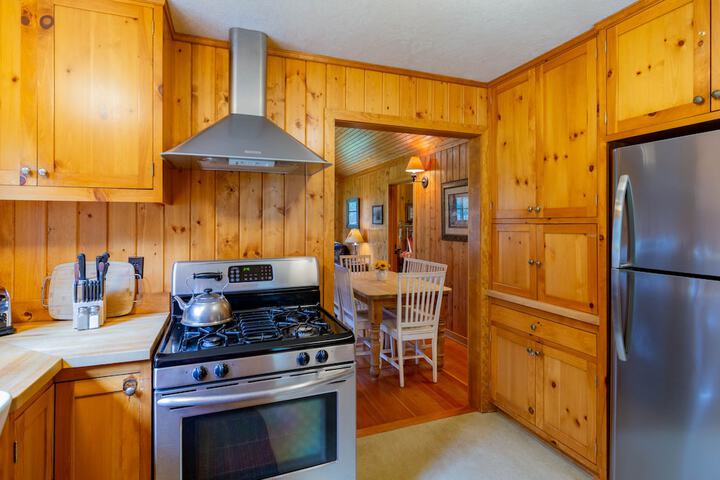Lake Creek Lodge