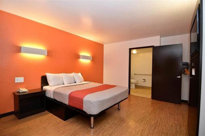 Room 15 of 33
