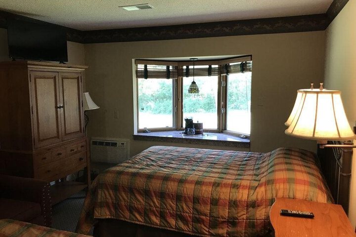 RIVERWOOD INN AND CONFERENCE CENTER