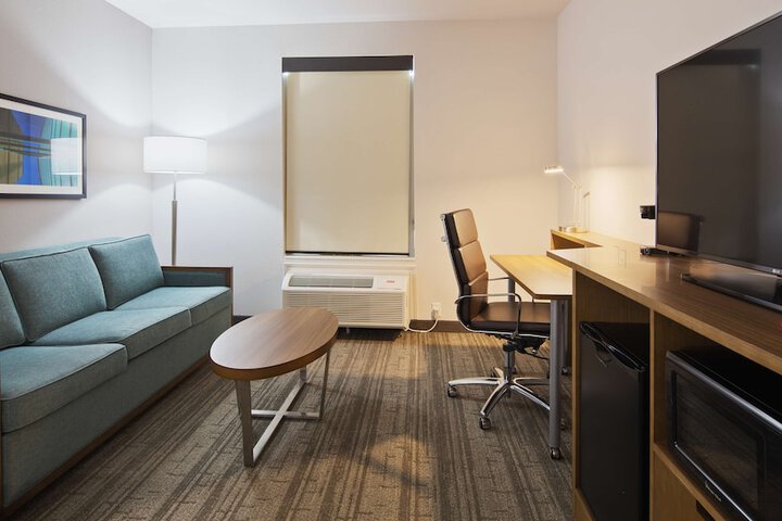 Room 9 of 25