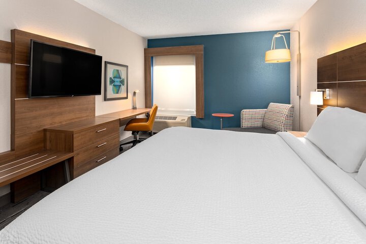 Room 16 of 39