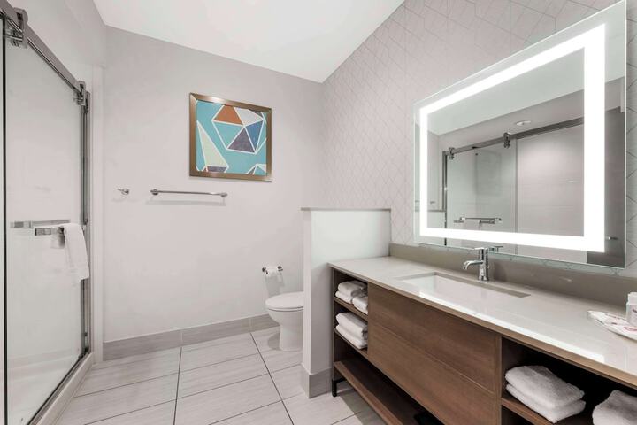 Comfort Suites Richmond East