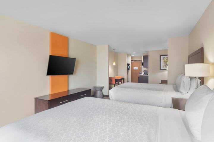 Room 33 of 80