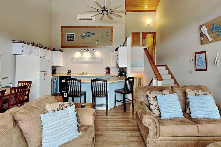 Sunplace 30 by Taylor Made Deep Creek