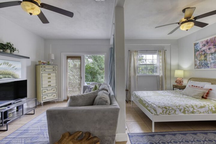1 Bedroom Spanish Bungalow Guest House