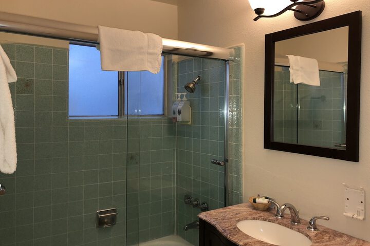 Cedar Inn & Suites