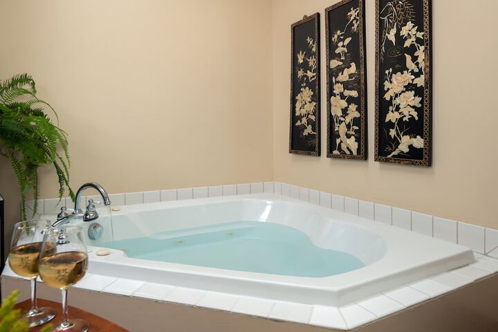 Hot Tub 69 of 73