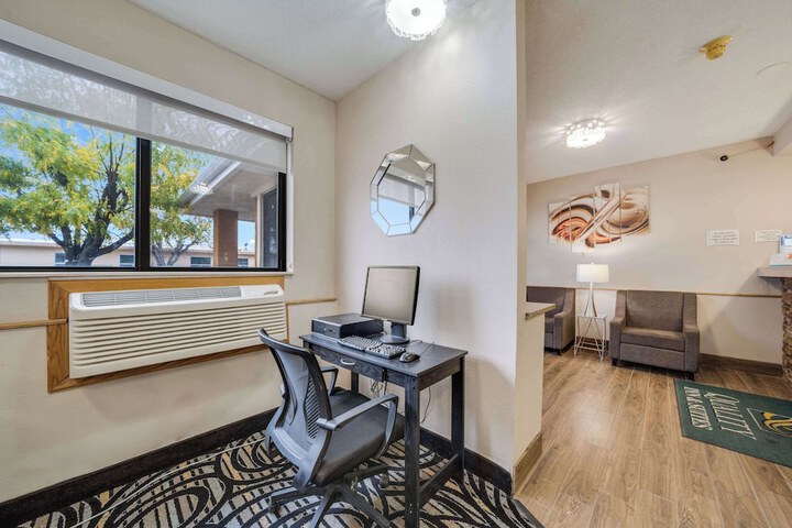Business Center 28 of 28