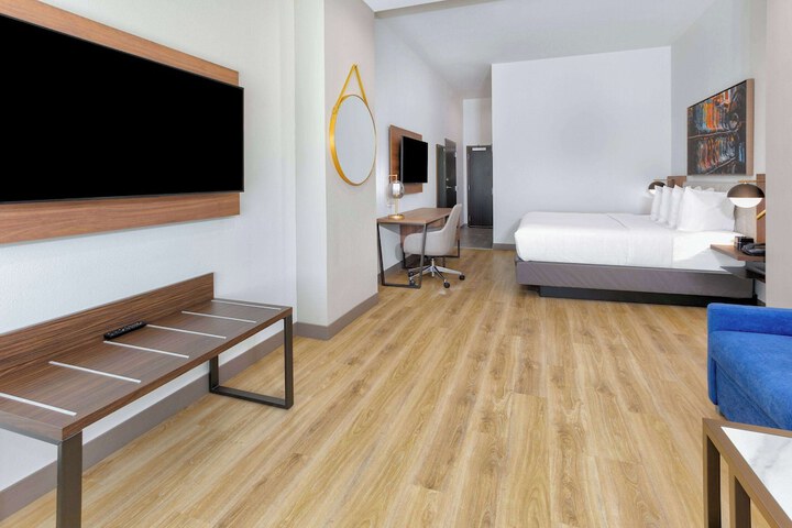 Room 18 of 34