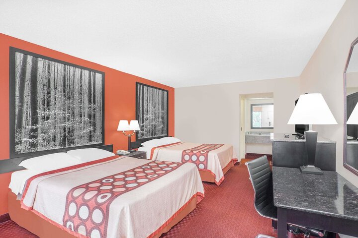 Room 4 of 16