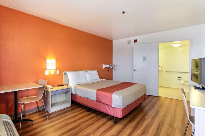 Room 14 of 23