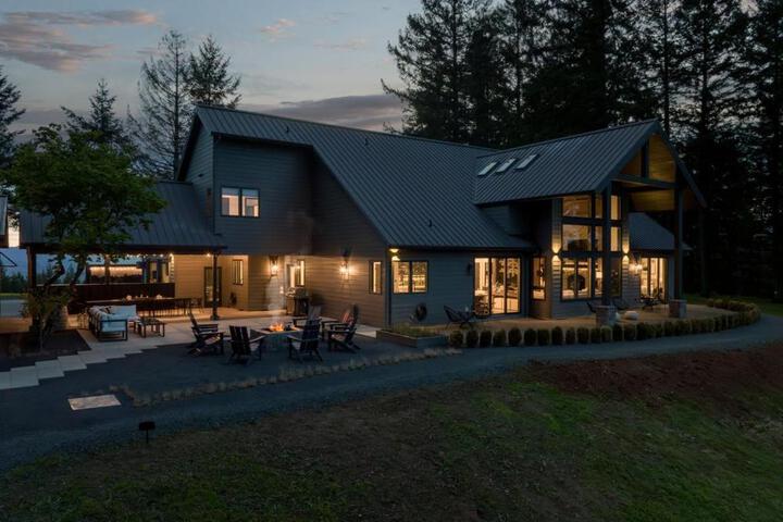 Escape to Wine Country Luxurious Getaway Awaits