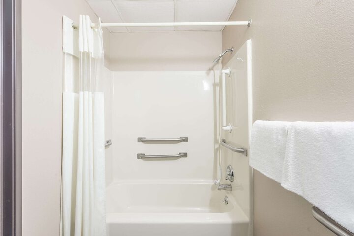 Super 8 by Wyndham OFallon MO / St. Louis Area