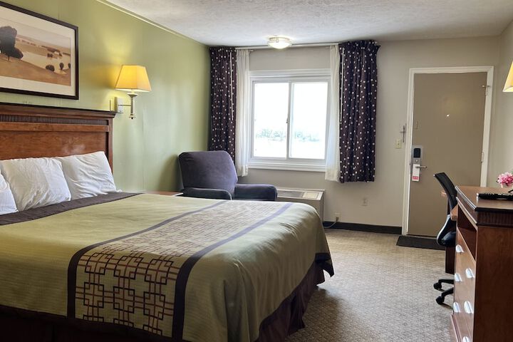 Room 17 of 34