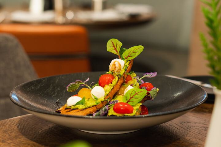 Dining 32 of 77